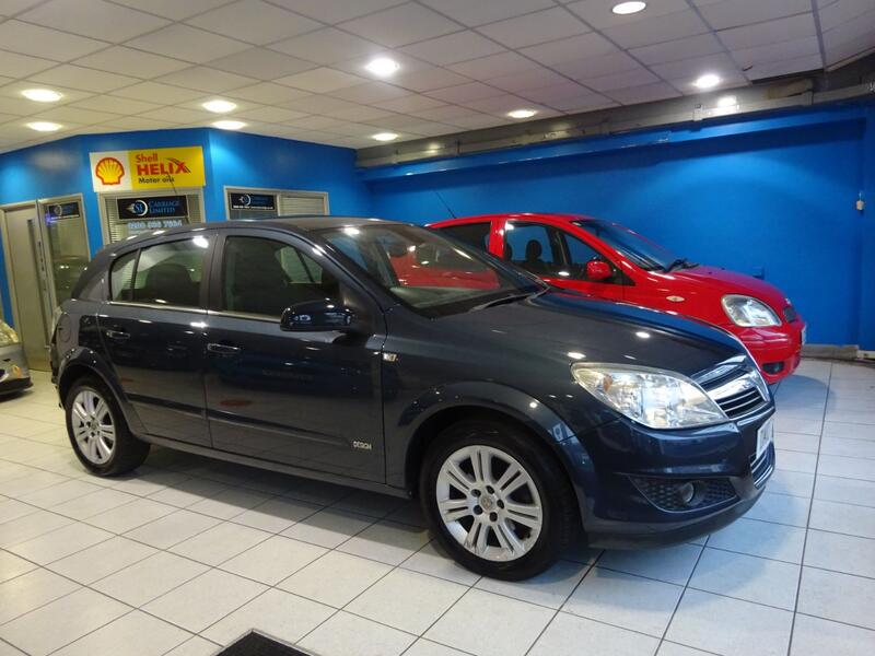 View VAUXHALL ASTRA 1.8 i 16v Design 