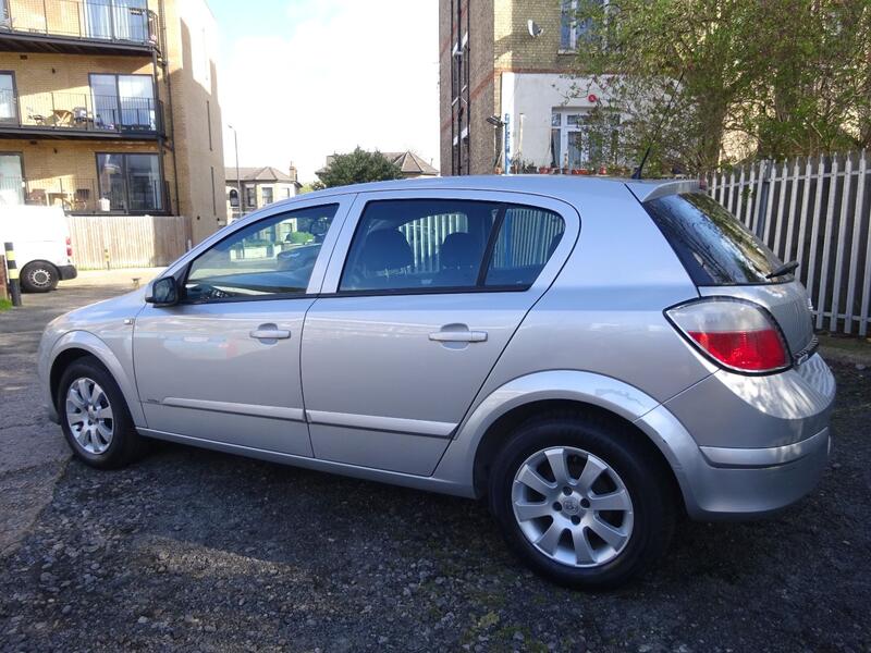 View VAUXHALL ASTRA 1.6 i 16v Club