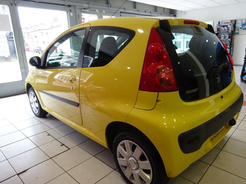 PEUGEOT 107