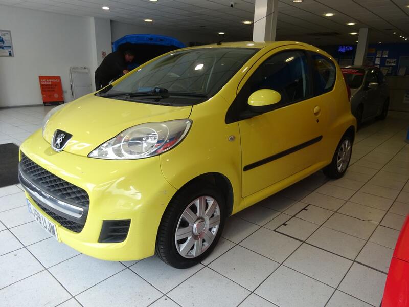 View PEUGEOT 107 1.0 12V Urban