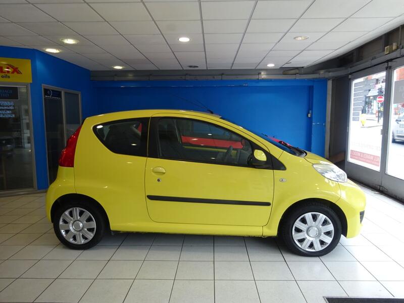 View PEUGEOT 107 1.0 12V Urban