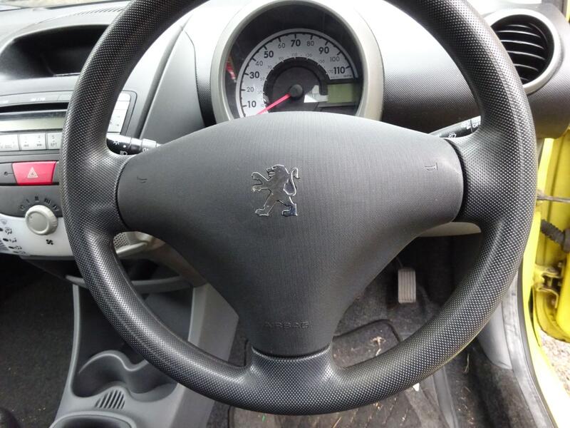 PEUGEOT 107