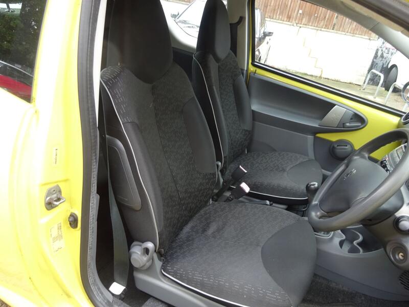 PEUGEOT 107