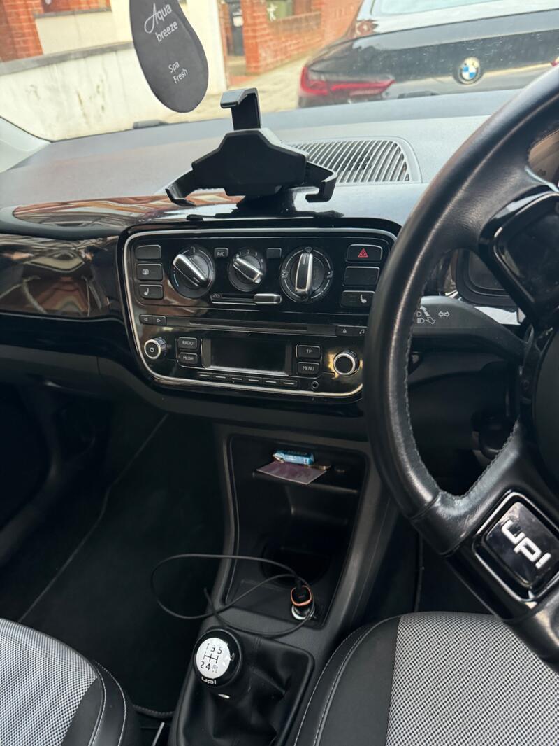 VOLKSWAGEN UP