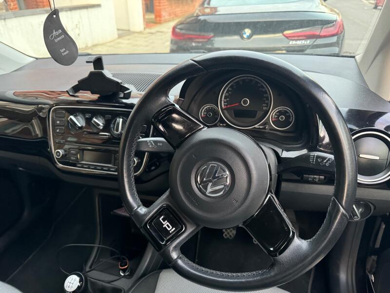 VOLKSWAGEN UP
