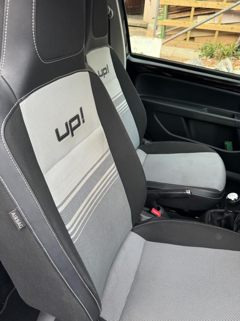 VOLKSWAGEN UP