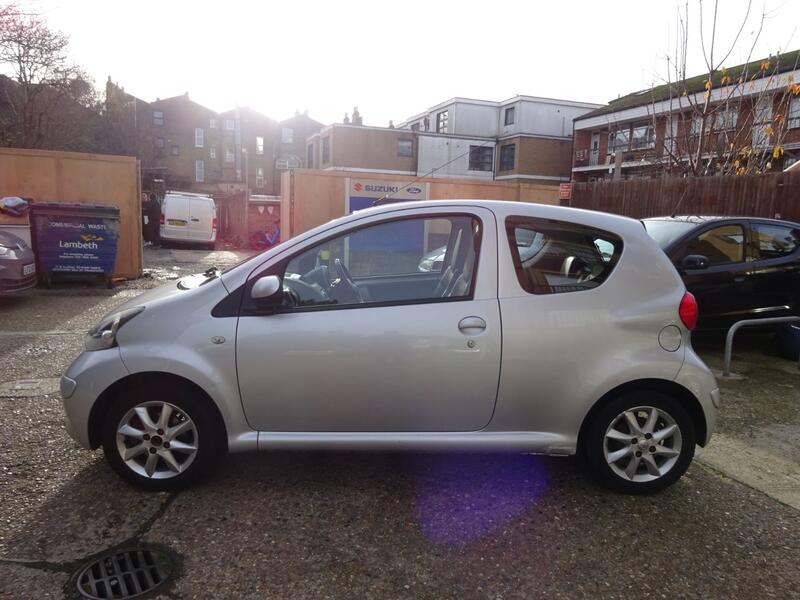 View TOYOTA AYGO 1.0 VVT-i Platinum