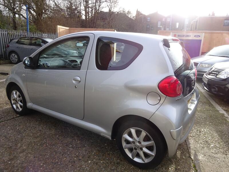 View TOYOTA AYGO 1.0 VVT-i Platinum