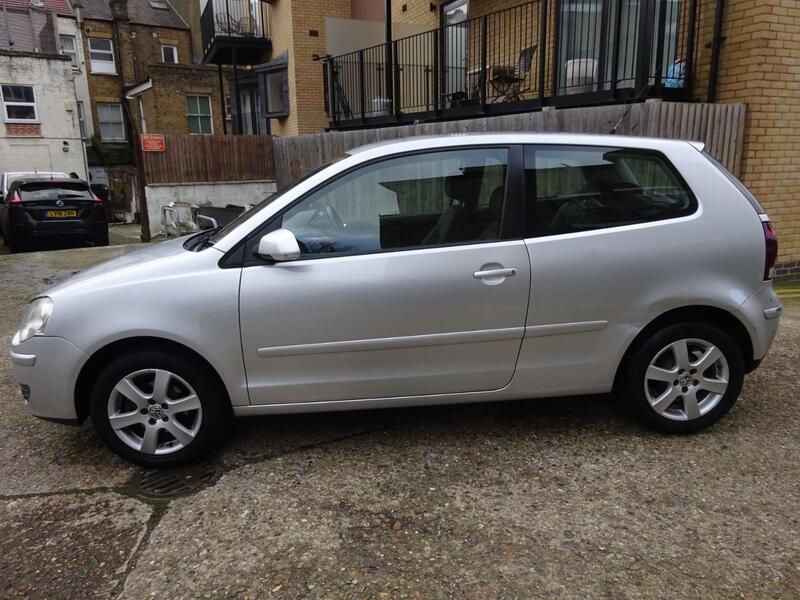 VOLKSWAGEN POLO