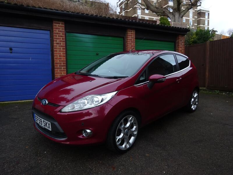 View FORD FIESTA 1.6 Titanium