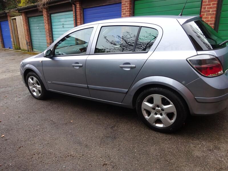 View VAUXHALL ASTRA 1.8 i 16v Club