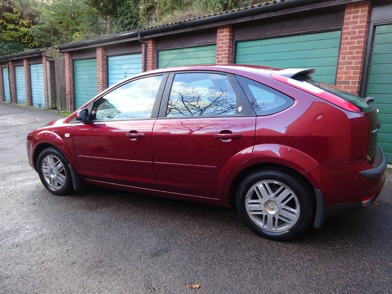 View FORD FOCUS 1.6 Ghia 5 Door