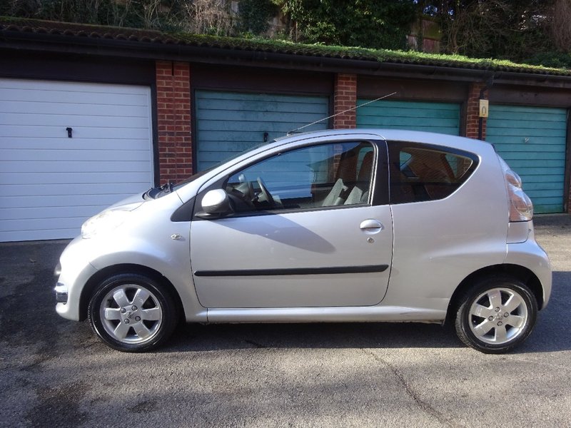 PEUGEOT 107