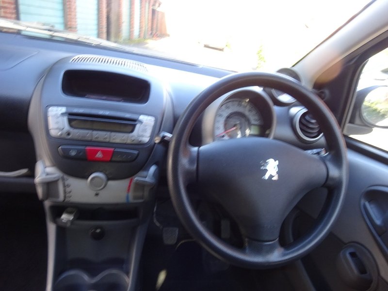 PEUGEOT 107