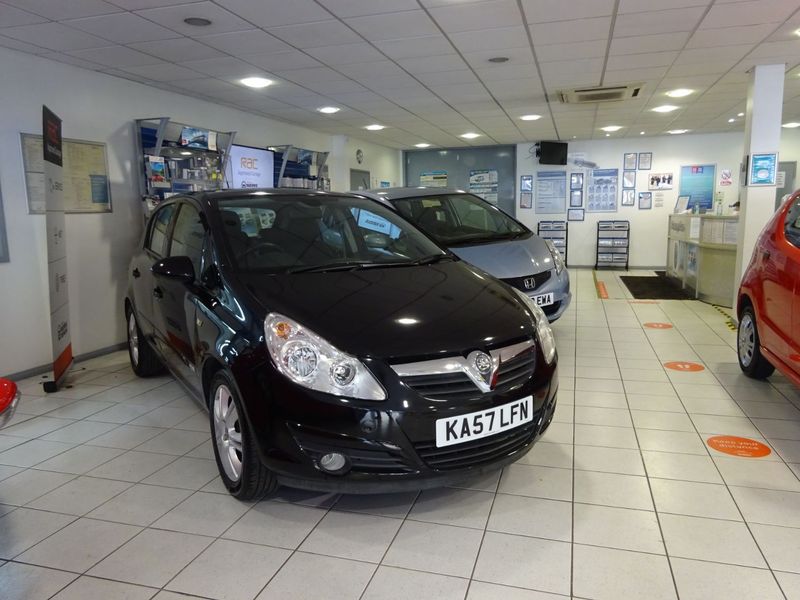 View VAUXHALL CORSA 1.4i 16V Design 5 Door Automatic AC