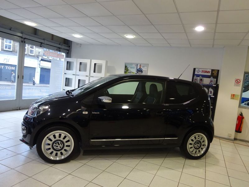 VOLKSWAGEN UP