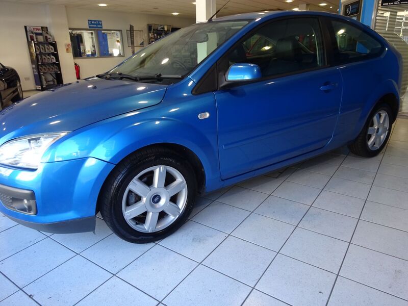 View FORD FOCUS 1.6 Titanium 3 Door