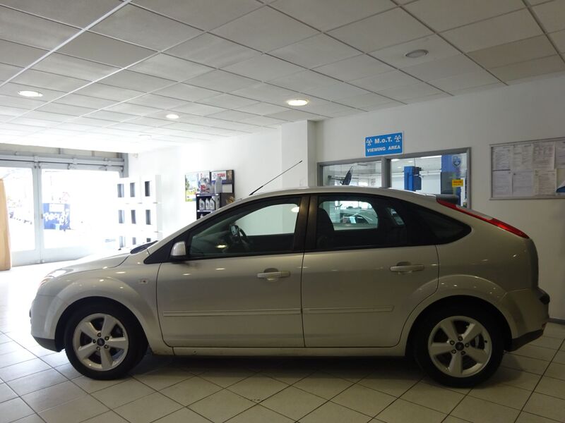 View FORD FOCUS 1.6 Zetec Climate 5 Door