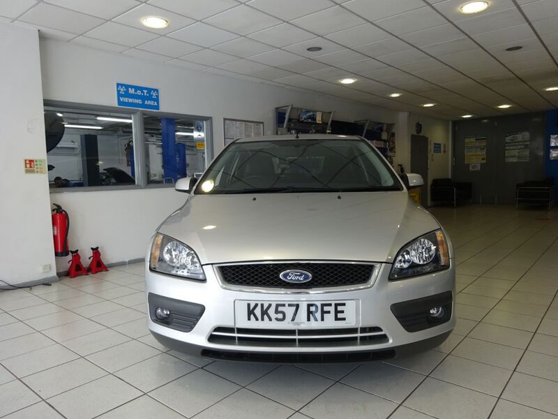 View FORD FOCUS 1.6 Zetec Climate 5 Door