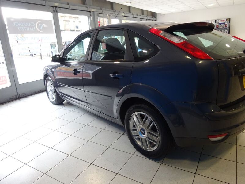 View FORD FOCUS 1.6 Ghia 5 Door