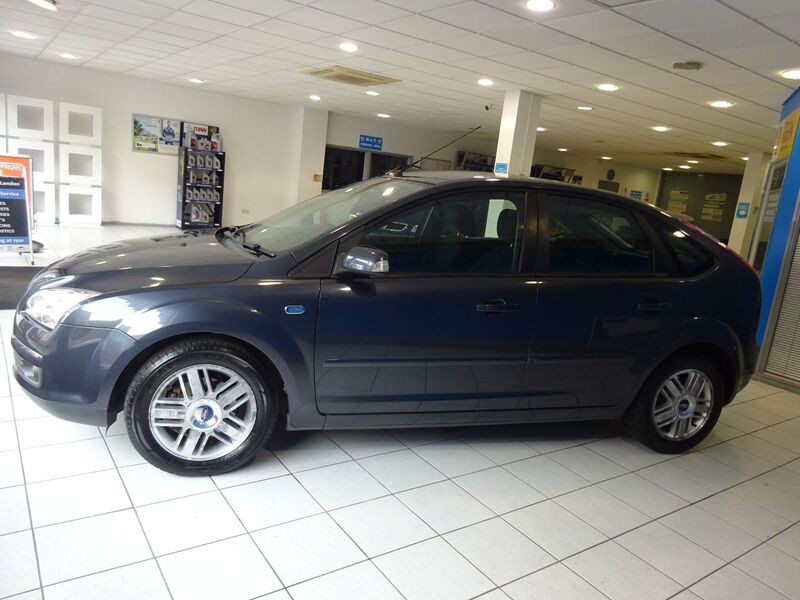 View FORD FOCUS 1.6 Ghia 5 Door