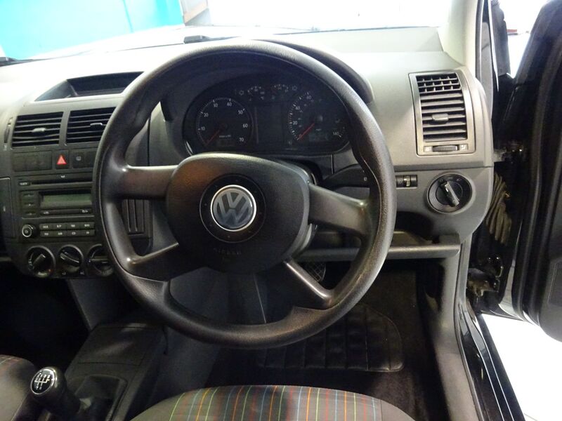 VOLKSWAGEN POLO