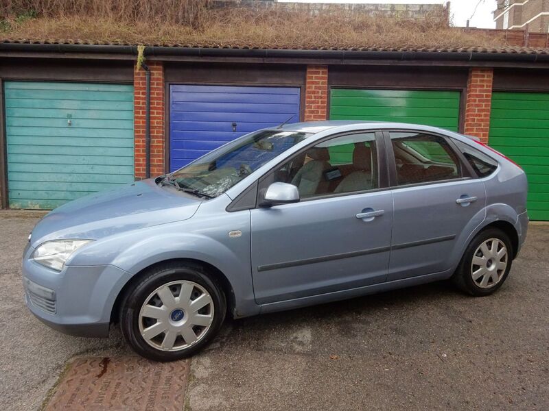 View FORD FOCUS 1.6 LX 5 Door