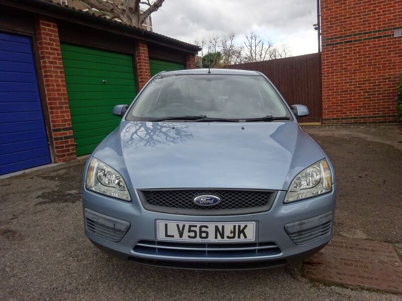 View FORD FOCUS 1.6 LX 5 Door