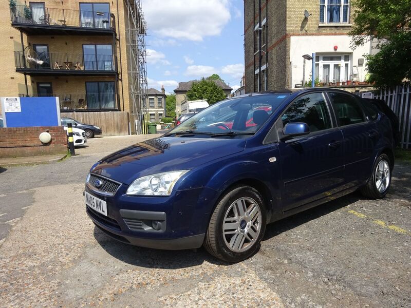 View FORD FOCUS 1.6 Ghia 5 Door