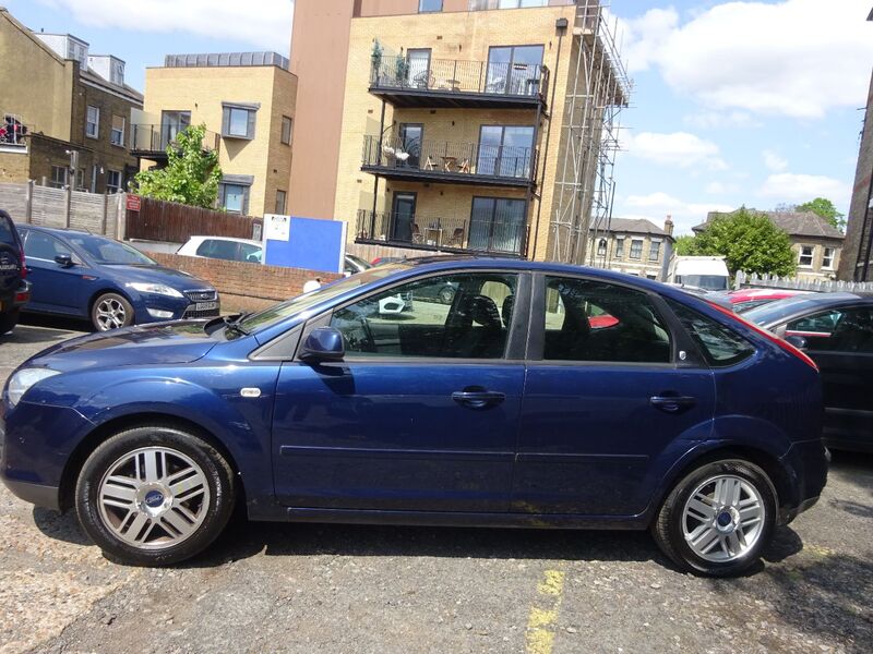 View FORD FOCUS 1.6 Ghia 5 Door