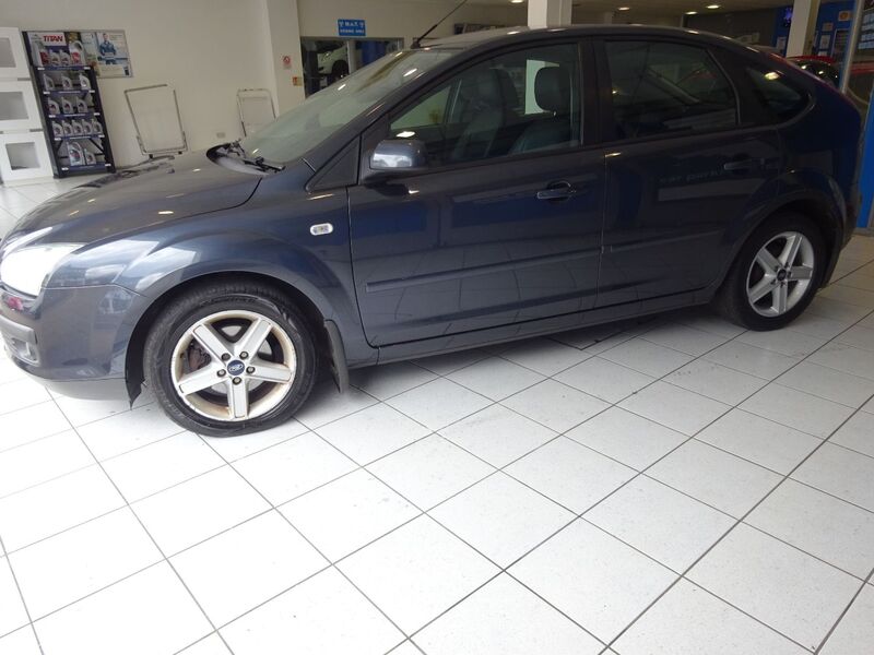 View FORD FOCUS 1.6 Titanium