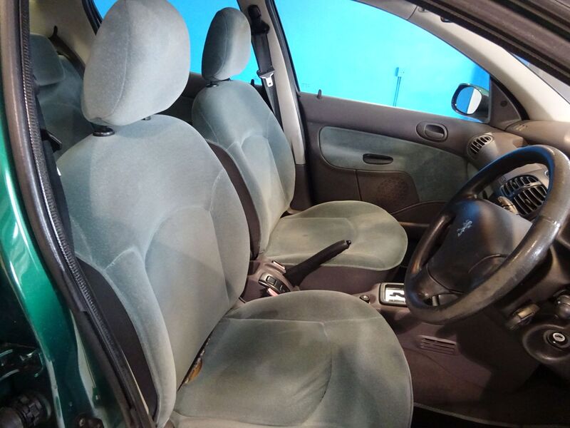 PEUGEOT 206